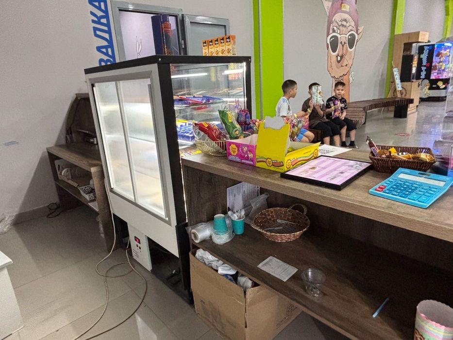 Продается холодильная витрина