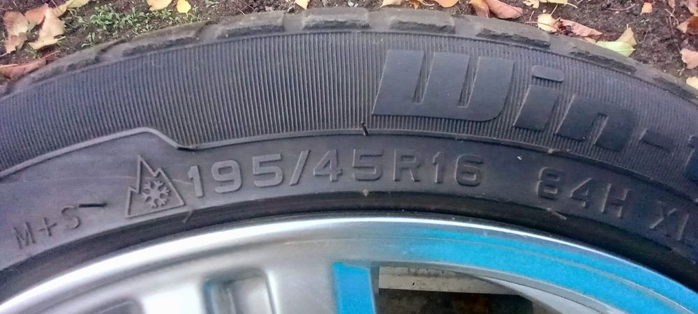 Продам резину размер 16.