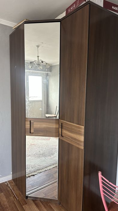 Шкаф, телевизор, газ плитка, холодильник