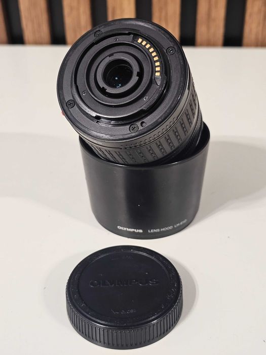 Obiectiv Olympus Digital 40-150mm ED cu Lens Hood LH-61D