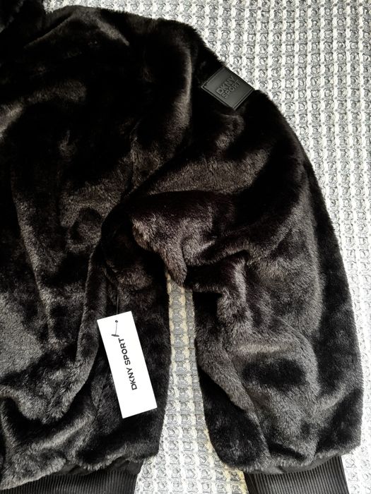 Ново яке DKNY Sport.