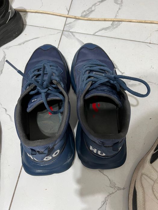 Кроссовки 20мыннан екеуы 40мын