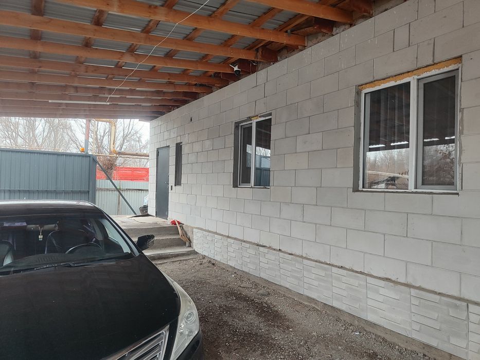 Продам два дома один двор.