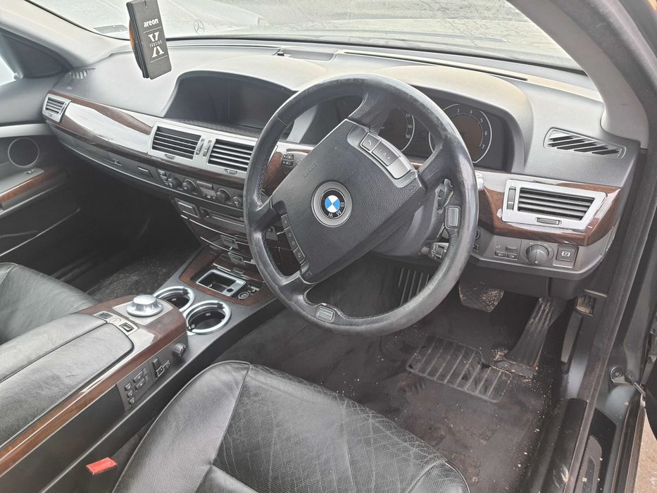 На части! BMW 735 i