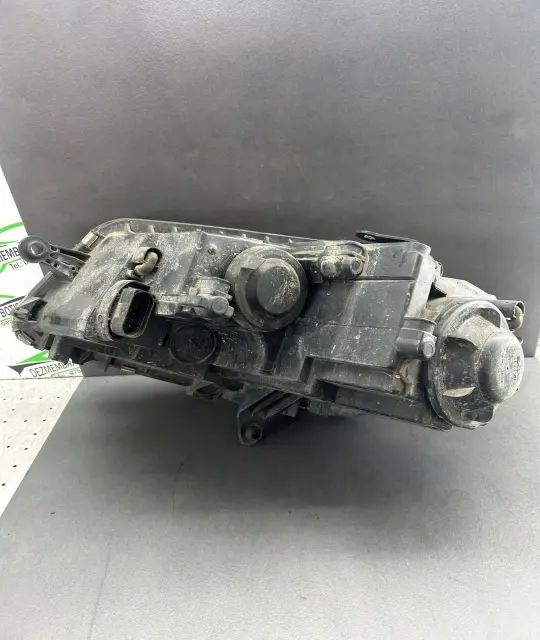 Far dreapta cu Xenon Volkswagen VW Touran 2007 1.6 TDI DSG (105 hp)