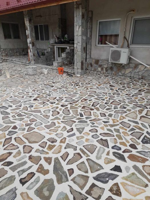 Piatră naturală (amenajări exterioare)