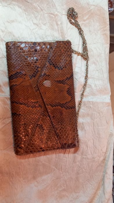 Атрактивни чанти и обувки от естествена крокодилска и змийска кожа