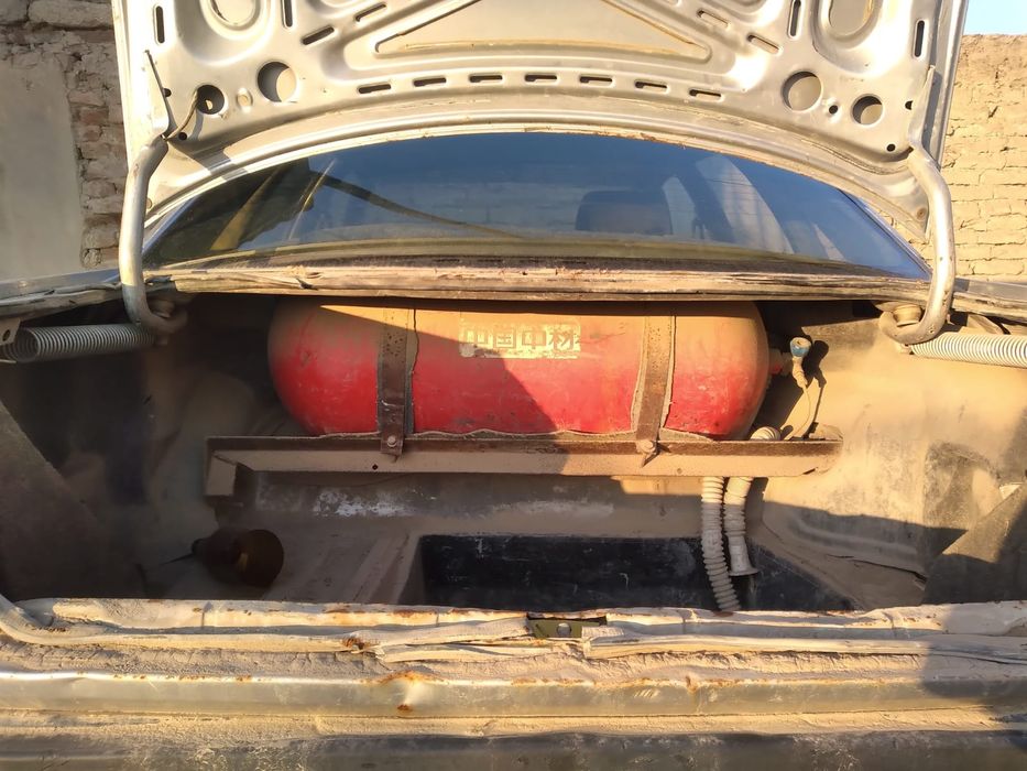 Запчастга сотилади Ауди 100