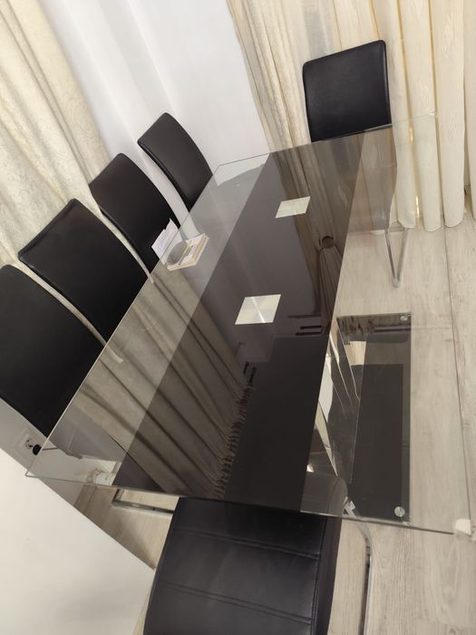 Masa sticlă 150x90, cu 6 scaune.