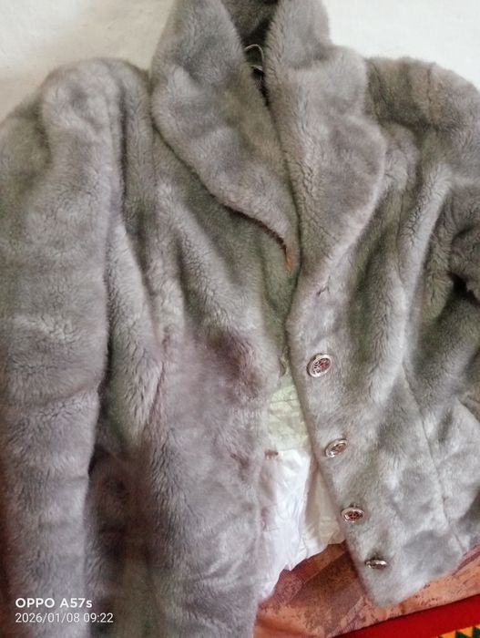 Әдемі шуба сүр түсті