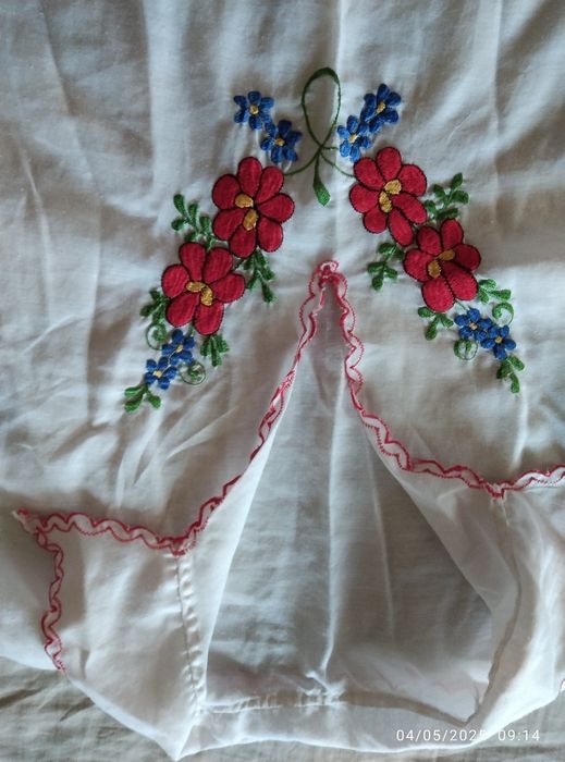 Bluze tip ie cu broderie