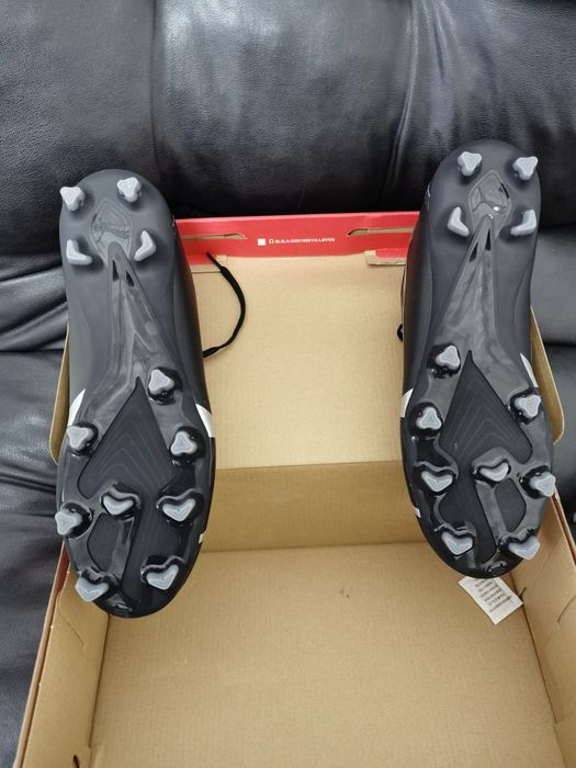 Футболни обувки бутонки