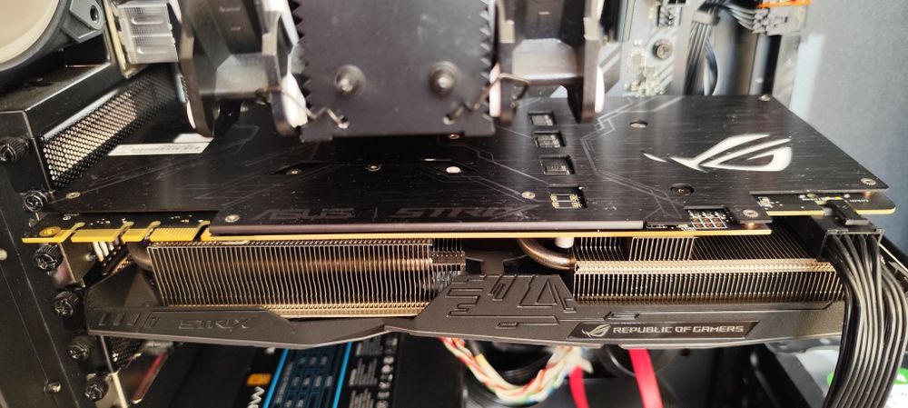 CUSTOM Настолен компютър