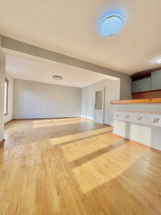 Двустаен апартамент в район Зимно Кино Тракия- в близост до Гранд Мол!