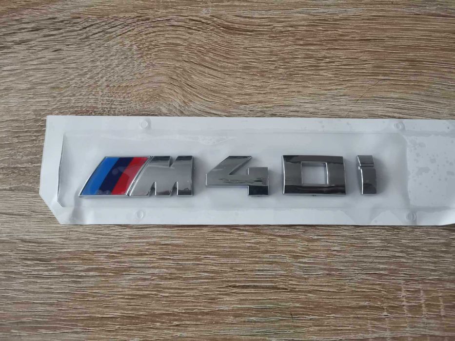сребриста емблема BMW M40i малък размер