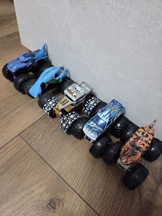 Джипове hot wheels