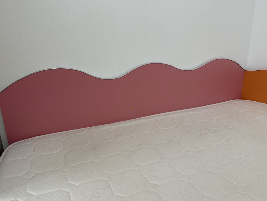 Pat cu saltea in stare excelenta