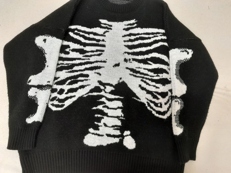 свитер черный с рёбрами