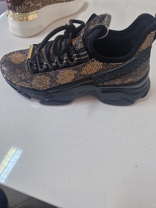 Vand  Steve  Maden noi la   cutie marimi 36-42