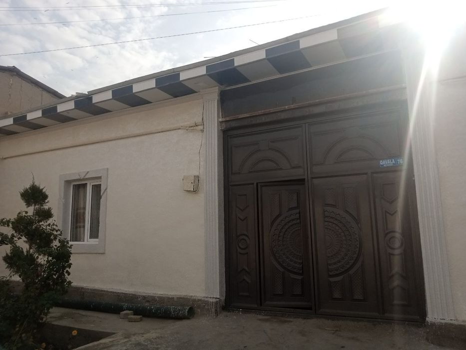 Navoiy viloyati Karmana tumanida joylashgan Xovli sotiladi