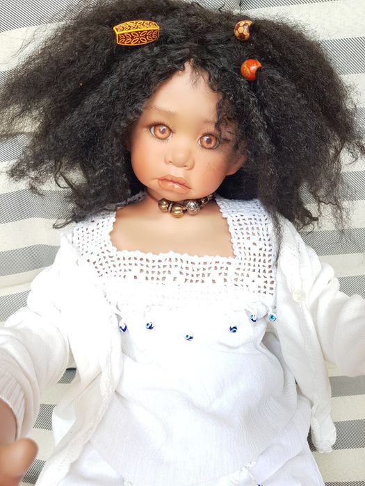 Papusa de Colectie ,Georgina Whalley  . 89cm. 
Prwt 500 lei
