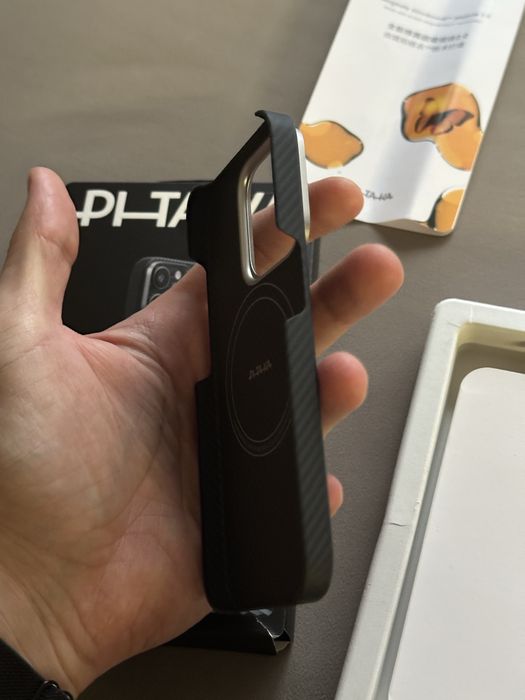 Карбонов Кейс за iPhone 15 Pro - Pitaka Ultra Slim