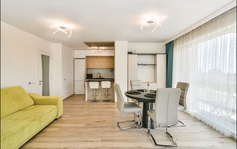 Продава се Тристаен апартамент в Варна, Възраждане 1 - 90 кв.м за 2 €/кв.м - Снимка #2