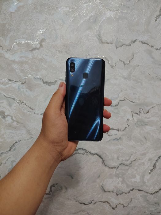 Samsung A30 Sotiladi holati ideal tinniq