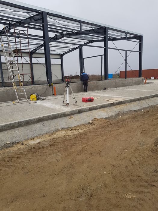 Executam montaj structura metalica si panouri sandwich