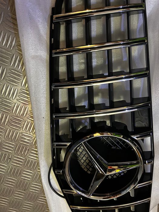 Предна решетка(маска)GTR за Mercedes W204