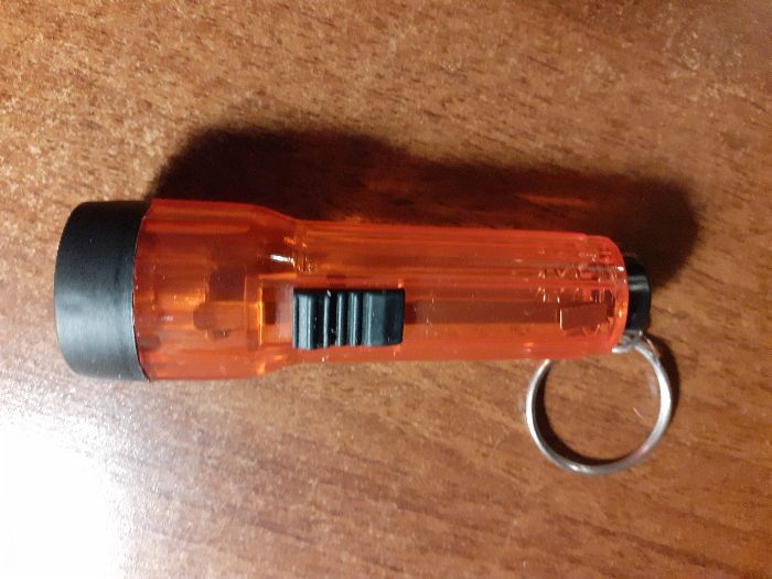 фенер с батерии антикварен метален с обикновена крушка