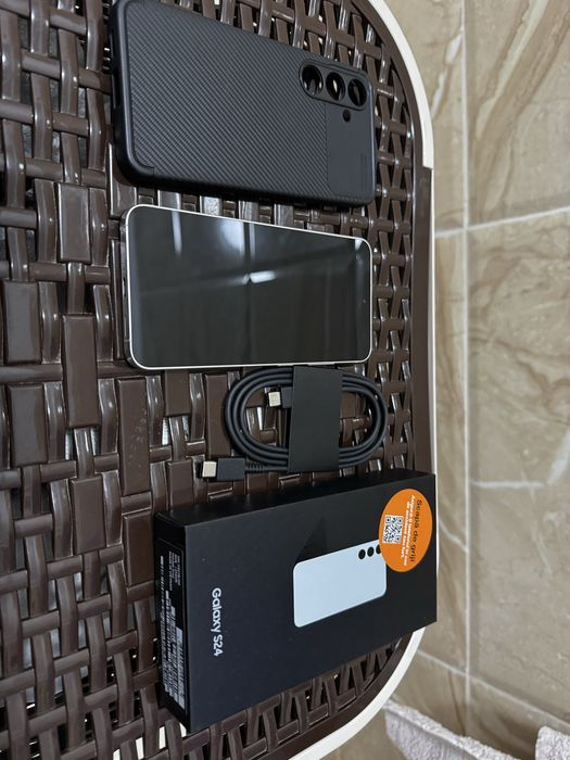 Samsung Galaxy S24 - 256GB | Cutie completă + Husă protecție