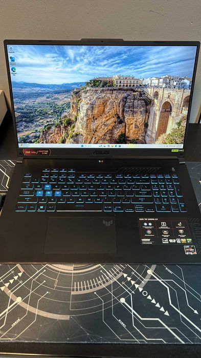 Laptop ASUS TUF A17 / Ryzen 7 / 16 GB RAM DDR5 / SSD 500 GB / RTX 4050 / Garantie * Krom Amanet Margeanului *