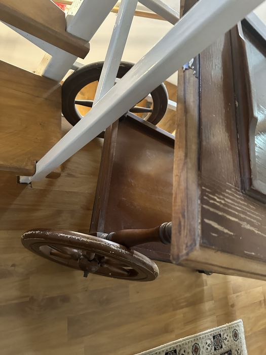 Gheridon- piesa de mobilier veche