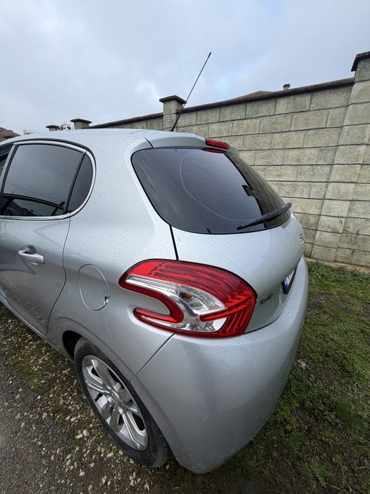 Продавам Peugeot 208,2013г.