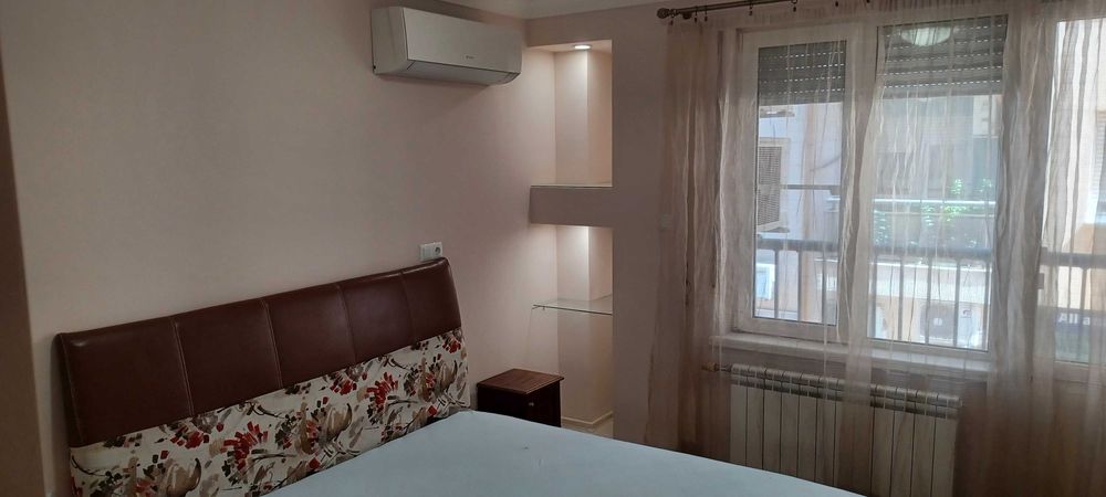 Дава се под наем Четиристаен апартамент в Русе, Център - 135 кв.м за 700 € - Снимка #11