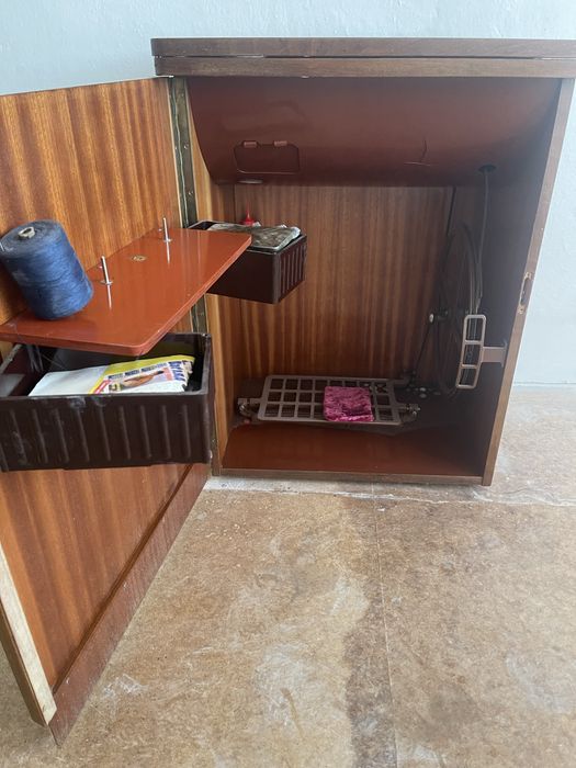 Продам швейную машинку