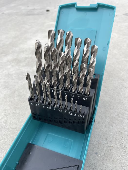 Set burghie metal Total , 25 buc