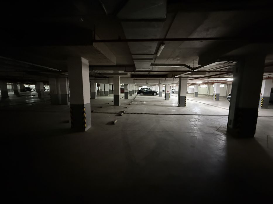 Сдаем 40 мест под автосалон.