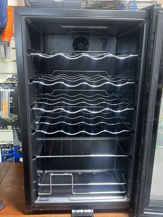 Винна хладилна витрина Taurus Chanson 24