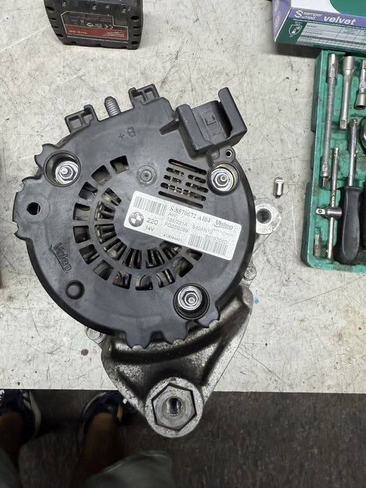 Alternator bmw x5 x6 f12 f13 f06 f10 f11 f15 f16 f01 n57 220a