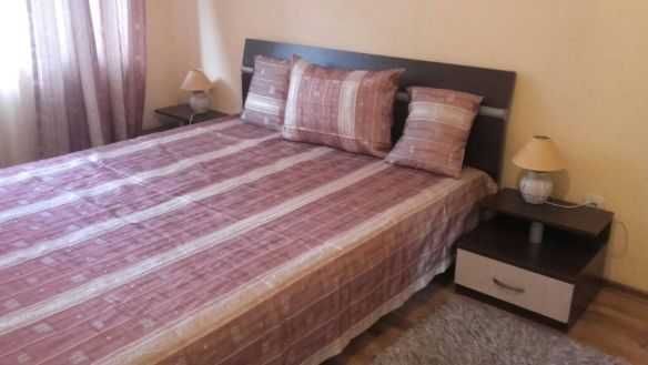 Дава се под наем Двустаен апартамент в Бургас, Център - 40 кв.м за 114.75 € - Снимка #1