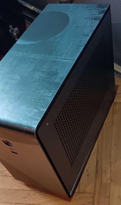 Vand carcasa calculator/PC: mini ITX,  sursa SFX 600w,  SSD+HDD