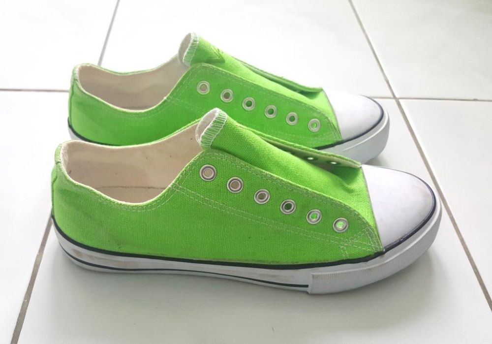 Teniși de calitate mărimea 38