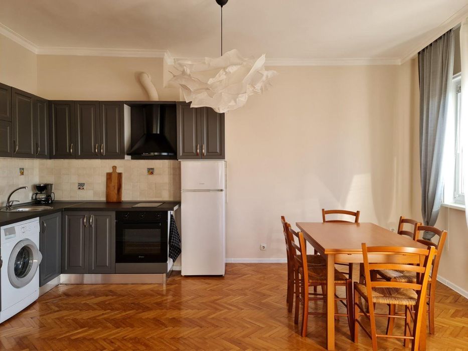 Дава се под наем Четиристаен апартамент в София, Център - 135 кв.м за 990 € - Снимка #2