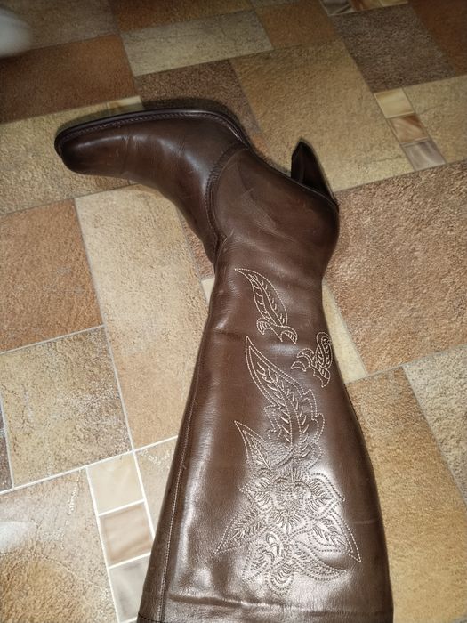 Продам зимние женские сапоги