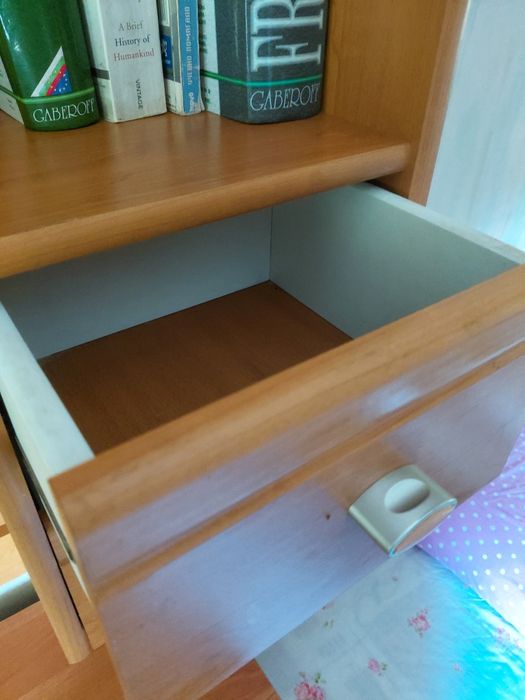 Бюро с надстройка