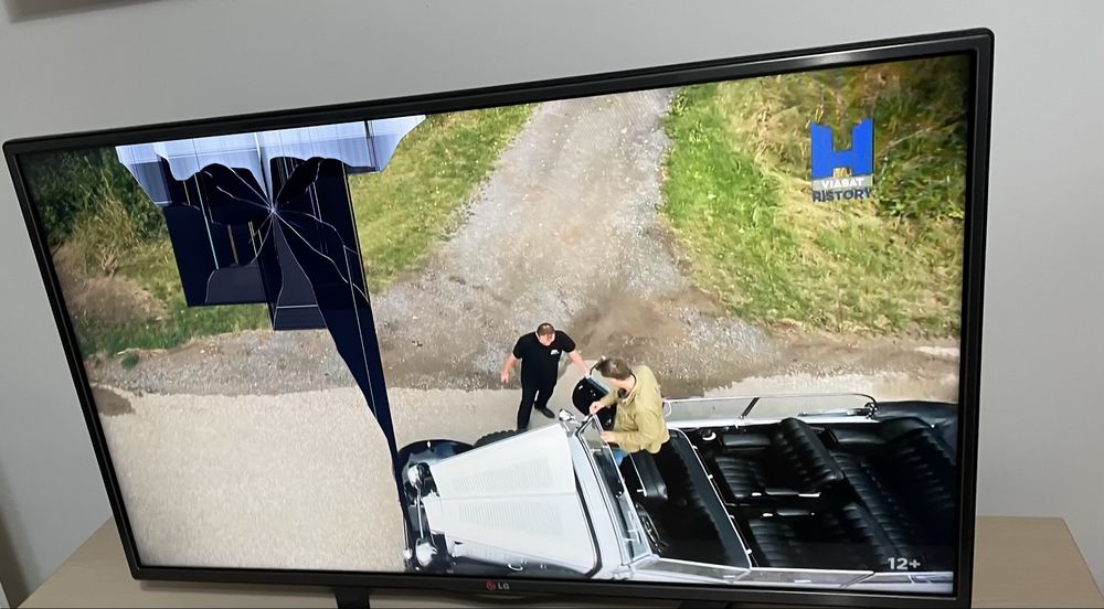 LG 42 inch CINEMA 3D Smart TV LA620S