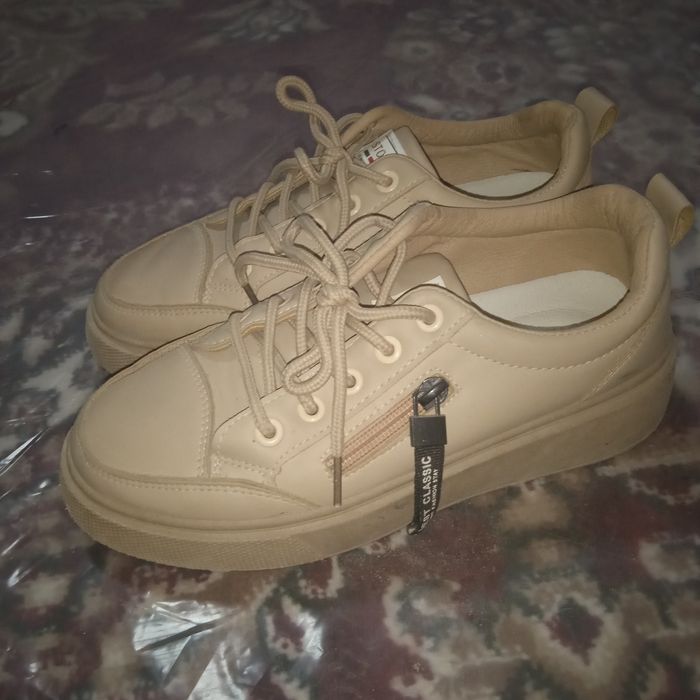 Oyoq kiyimi ayollar uchun