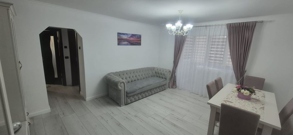 Vând apartament in zona Lama cu o suprafață de 72 mp la etajul 2